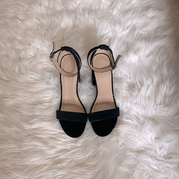 Black strap heels - Picture 2 of 4